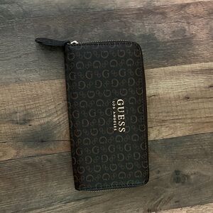 GUESS Wallet